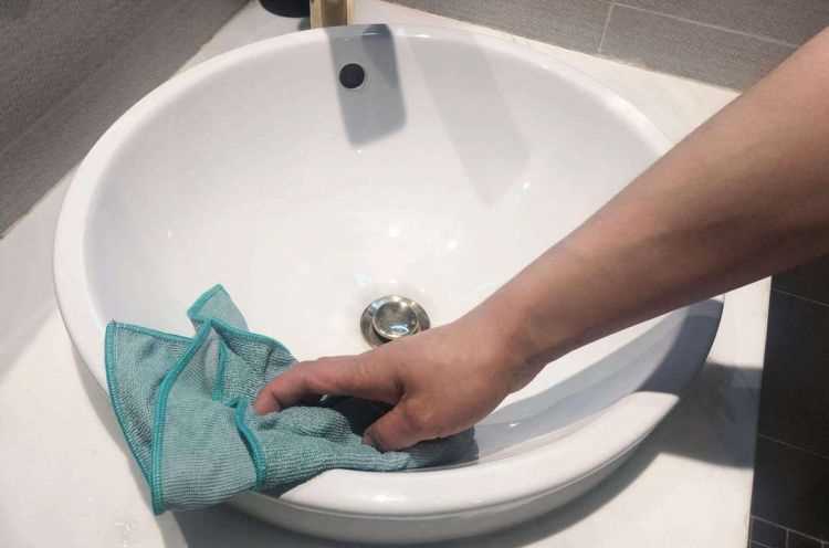 洗脸池脏了用什么清洗