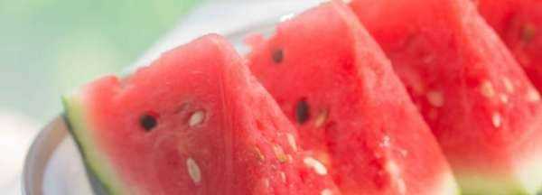 西瓜切开多久不能吃,夏天切开的西瓜常温下可以放多久图4