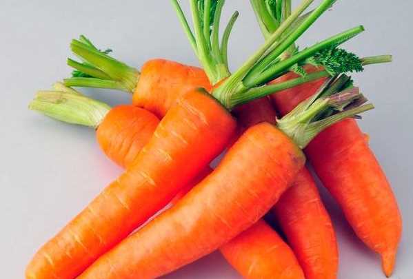 水果胡萝卜可以煲汤,生吃水果萝卜的功效与作用图2
