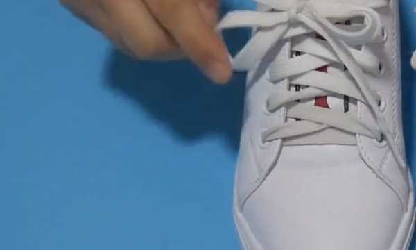 白色皮鞋有黑色斑点怎么去除,怎么清洁白鞋上的小黑点图6