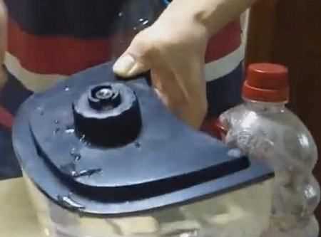蒸汽挂烫机怎么清洗水垢,挂烫机用久了如何清理水垢的呢视频图9