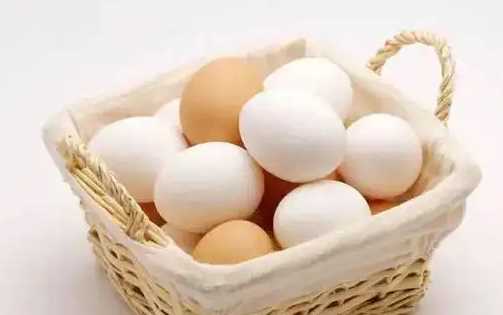 为什么美国的鸡蛋是白色的,饲料的颜色有所不同吗图10