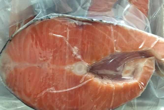 冷冻一个月的三文鱼还能吃吗