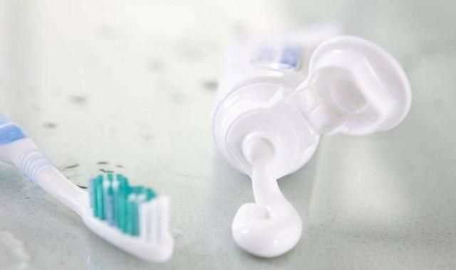 牙膏打开一年还能用吗，牙膏瓶盖掉了的牙膏还能继续用吗？图6