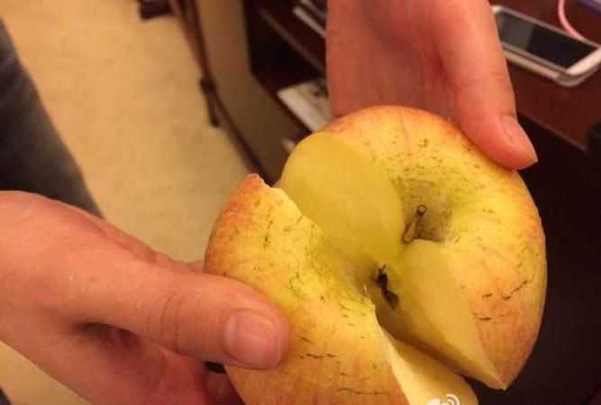徒手掰苹果的技巧