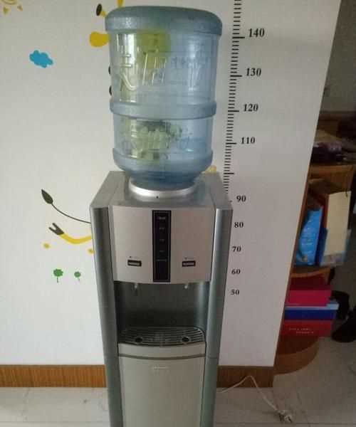 饮水机的桶装水放多久就不能喝了