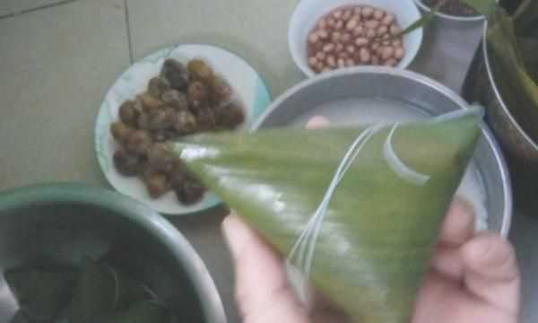蜜枣粽子的做法，蜜枣粽子的做法和包法？图8