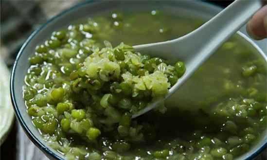 隔夜绿豆汤放冰箱能喝吗夏天