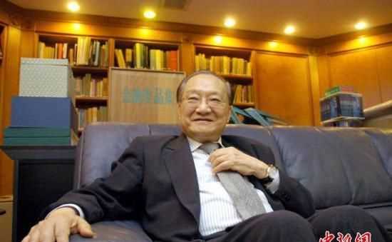金庸和查良铮是什么关系