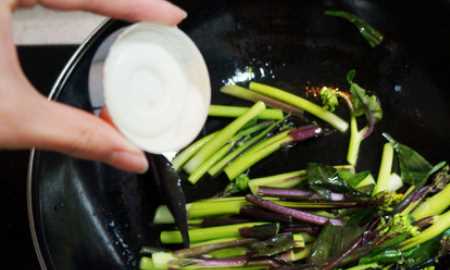怎么炒红油菜头,红油菜头的做法大全图7