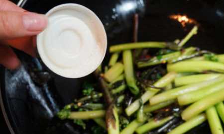 怎么炒红油菜头,红油菜头的做法大全图9