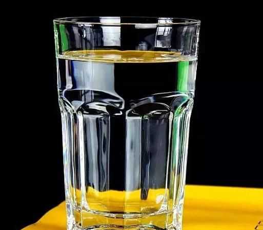 便宜的玻璃杯对身体有害吗 茶色