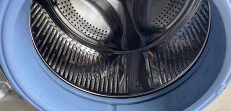 滚筒洗衣机的筒自洁功能可以放衣服进去吗