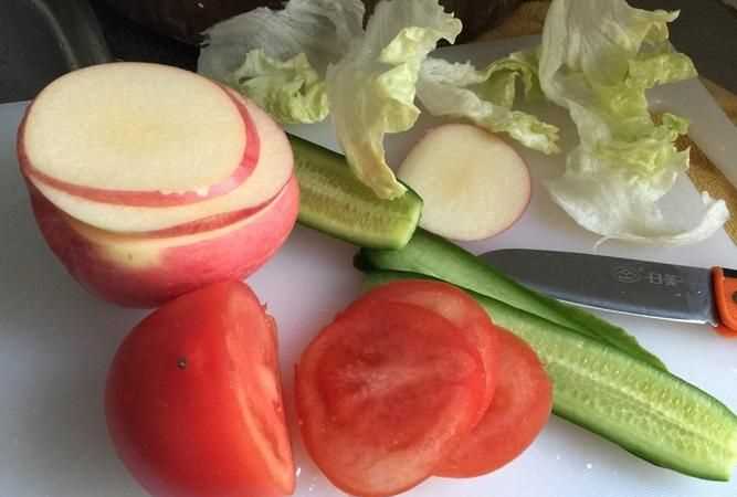 牛奶西红柿黄瓜一起吃可以减肥吗