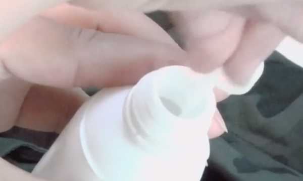 衣服上干掉的丙烯颜料怎么洗掉,衣服有丙烯颜料干了怎么洗掉图5