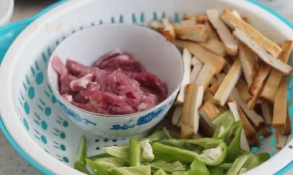 豆腐干炒肉怎么做,家常炒瘦肉怎么做图4