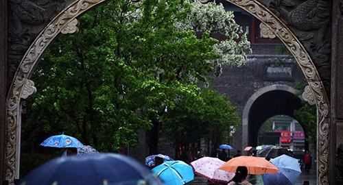黄梅天怎么拖地才不潮,有什么办法能让地板在梅雨季节保持干燥呢图3
