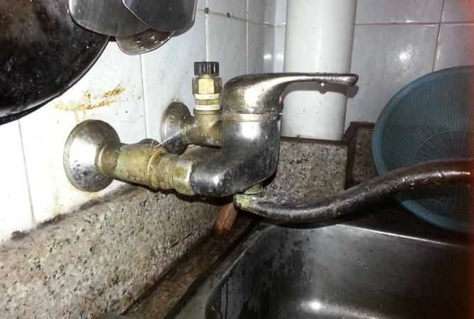 家庭卫生间水管断了要怎么接起来呢