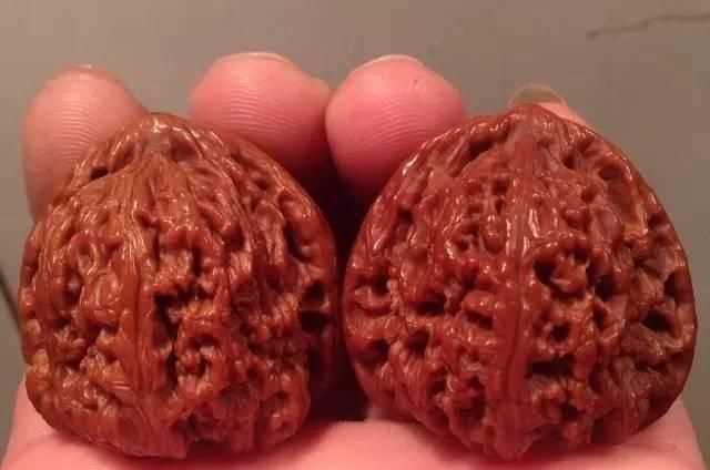 大核桃手串怎么盘变红