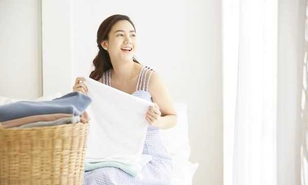 白衣服发黄用84消毒液洗可以,白衬衫发黄能用84洗吗图1