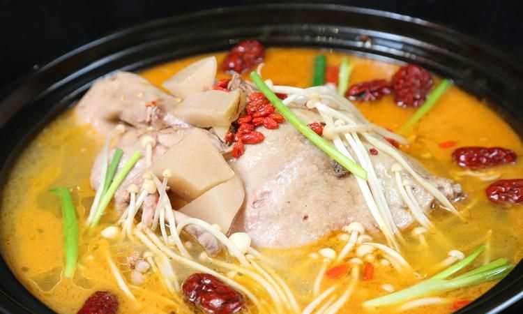 老鸭汤炖什么东西在里面好吃