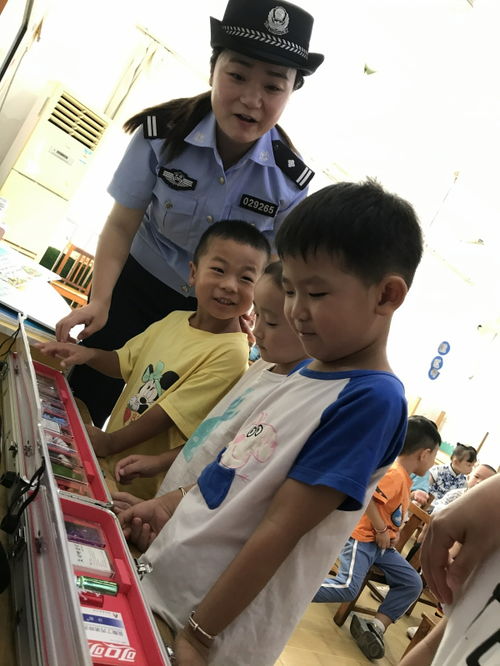 民警走进幼儿园讲解安全知识