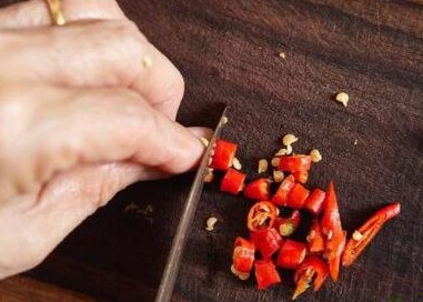 切辣椒后手上的灼热感怎么解决