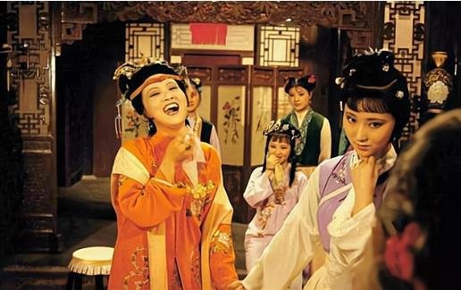 八面玲珑的女人可怕