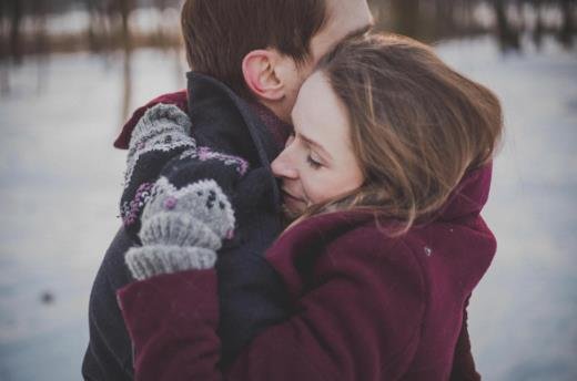 拥抱会让男生起反应吗 拥抱会让男生起反应吗