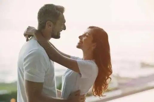 拥抱会让男生起反应吗 拥抱会让男生起反应吗