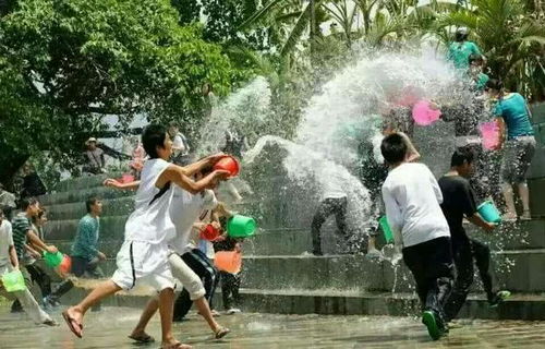 泼水典故