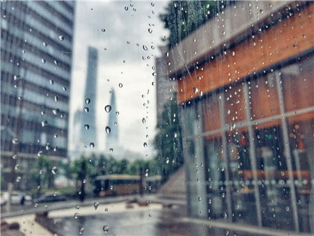 下雨天适合发朋友圈的句子正能量