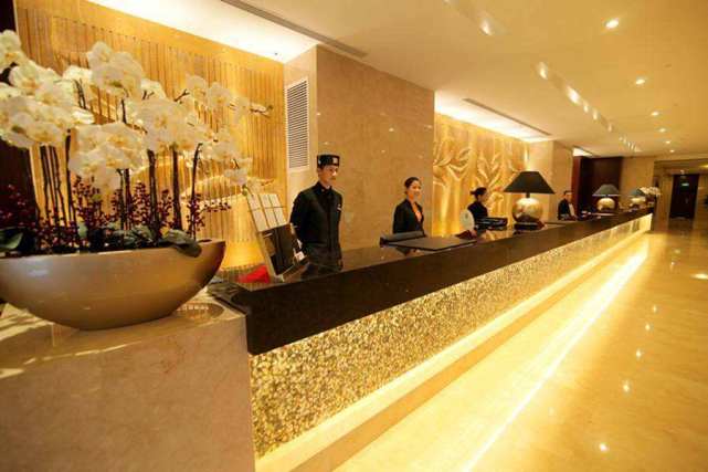 关于酒店前台正能量句子
