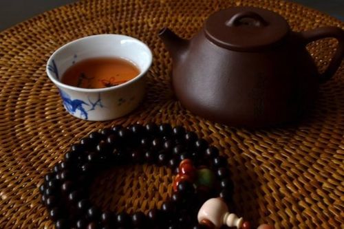关于雨天喝茶的诗句