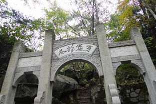 关于岩字的诗句