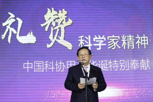 关于歌颂有奉献精神的诗句