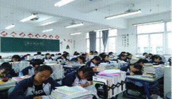 手机带进校园的利弊作文700字,带手机进校园的利弊英语作文,手机进校园利弊议论文