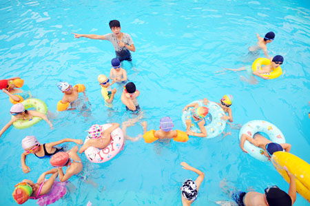 学生夏季游泳注意事项