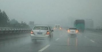 雨天高速公路行车注意事项,夜晚雨天高速行车注意事项,雨天高速路行驶注意事项