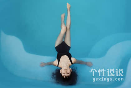 52句霸气说说经典语录：别和我说对不起，我既不能原谅你也无法捅死你