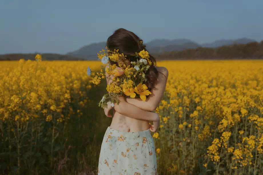 纵然有万般心碎，也要笑得洒脱